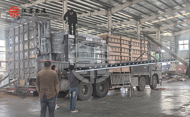 西藏不銹鋼候車亭正在裝車中 西藏不銹鋼候車亭正在裝車中