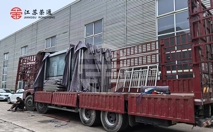 不銹鋼公交站臺燈箱護欄已裝車完畢 不銹鋼公交站臺燈箱護欄已裝車完畢