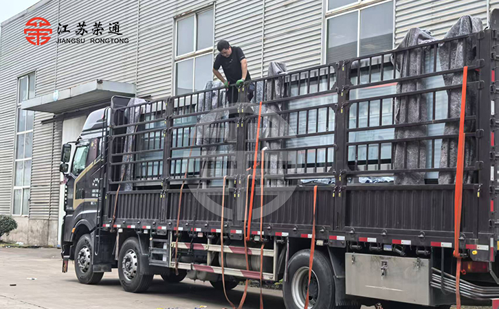 不銹鋼公交站臺(tái)第2批即將發(fā)往北京 不銹鋼公交站臺(tái)第2批即將發(fā)往北京